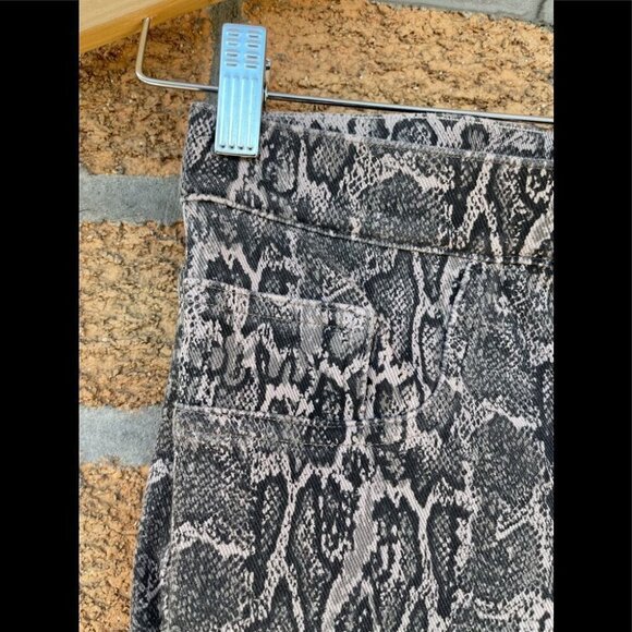 Spanx Slim Built In contoured Power Waistband jegging in snake print XS - Picture 8 of 12